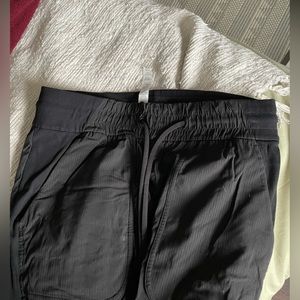 Lululemon beyond the studio jogger - size 8 BLACK